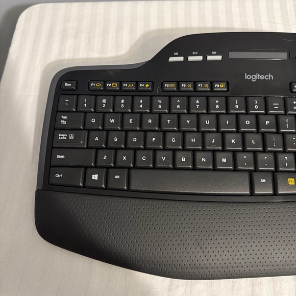 Logitech MK710 Wireless Keyboard With Dongle ~Tested Working - Picture 2 of 12